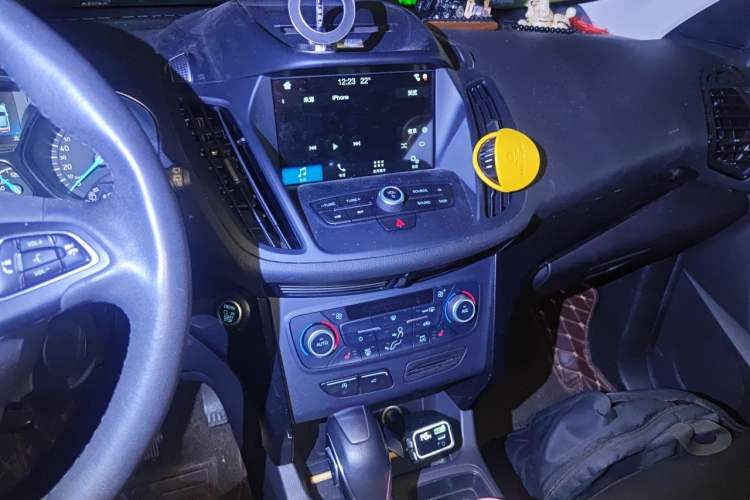 Used Ford Kuga 2018 EcoBoost 180 Two-Wheel-Drive Luxury Wing Edition Audio And AC Panel
