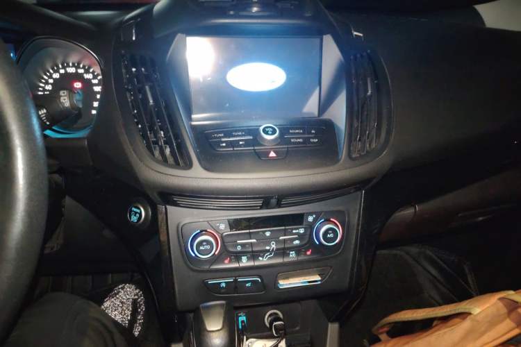 Used Ford Kuga 2018 EcoBoost 245 Four-Wheel Drive Luxury Wing Model Audio And AC Panel