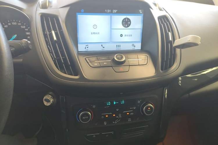 Used Ford Kuga 2018 EcoBoost 180 Two-Wheel-Drive Luxury Wing Edition Audio And AC Panel