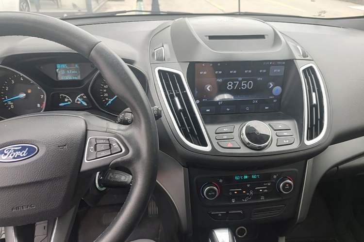 Used Ford Kuga 2018 EcoBoost 180 Two-Wheel-Drive Platinum Edition Audio And AC Panel