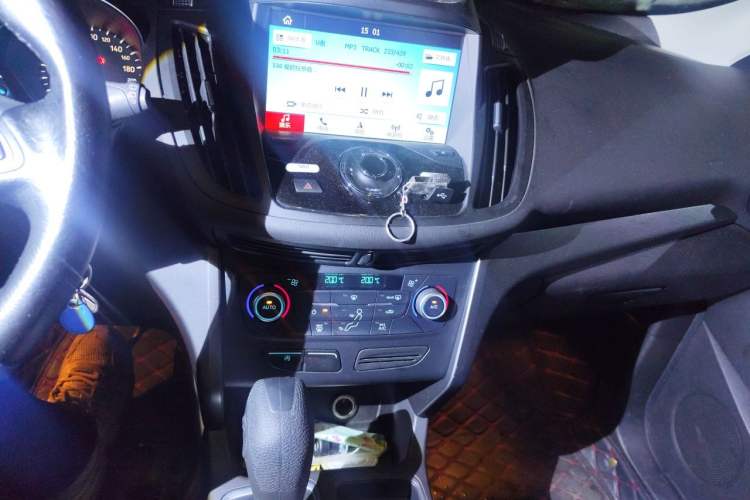 Used Ford Kuga 2018 EcoBoost 180 Two-Wheel-Drive Elite Trim Audio And AC Panel