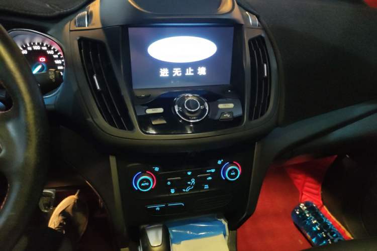 Used Ford Kuga 2018 EcoBoost 180 Two-Wheel-Drive Platinum Edition Audio And AC Panel