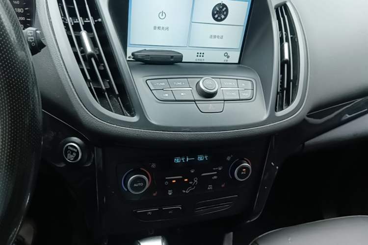 Used Ford Kuga 2018 EcoBoost 180 Two-Wheel-Drive Luxury Wing Edition Audio And AC Panel