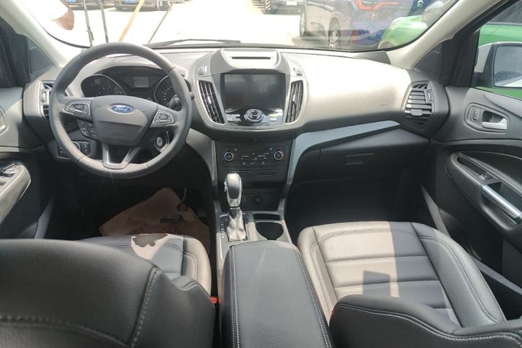 Used Ford Kuga 2018 Facelifted EcoBoost 180 Two-Wheel-Drive Platinum Wing Edition Center Console