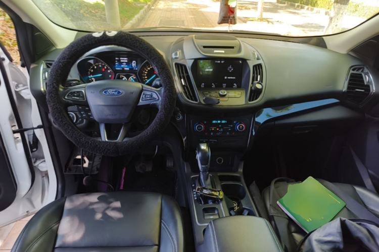 Used Ford Kuga 2018 EcoBoost 180 Two-Wheel-Drive Luxury Wing Edition Center Console