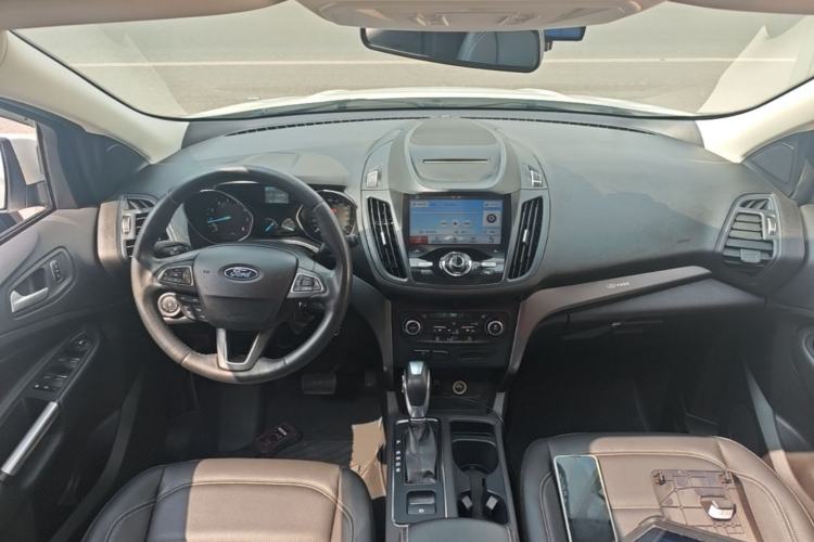 Used Ford Kuga 2018 Facelifted EcoBoost 180 Two-Wheel-Drive Platinum Wing Edition Center Console