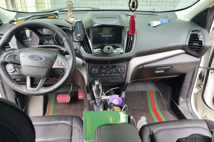 Used Ford Kuga 2018 EcoBoost 180 Two-Wheel-Drive Platinum Edition Center Console