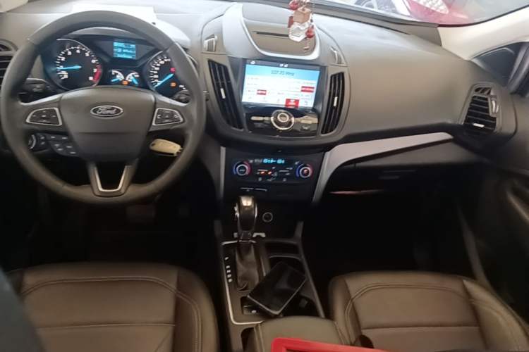 Used Ford Kuga 2018 EcoBoost 180 Two-Wheel-Drive Platinum Edition Center Console