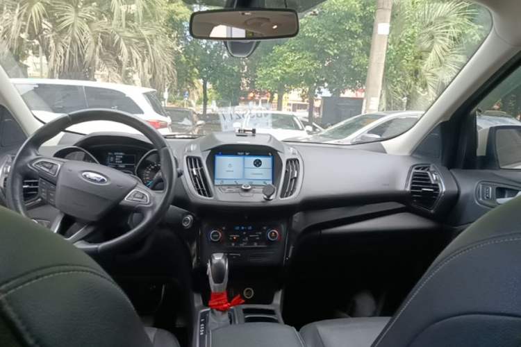 Used Ford Kuga 2018 Facelifted EcoBoost 180 Two-Wheel Drive Luxury Wing Edition Center Console