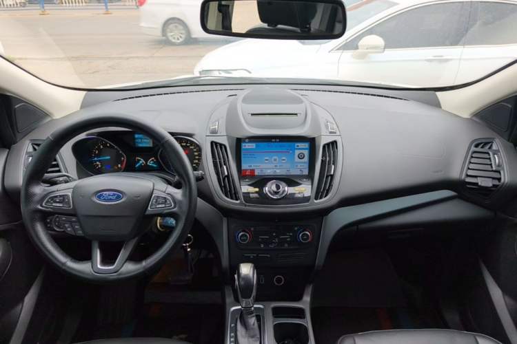 Used Ford Kuga 2018 EcoBoost 180 Two-Wheel-Drive Platinum Edition Center Console