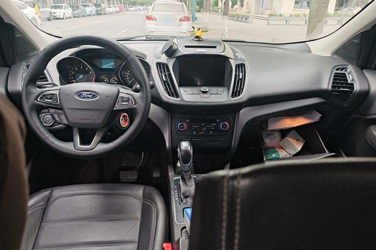 Used Ford Kuga 2018 EcoBoost 180 Two-Wheel-Drive Platinum Edition Center Console