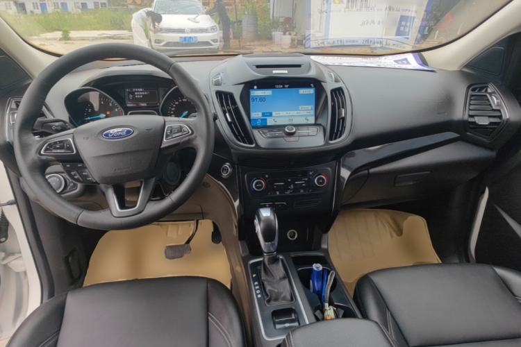 Used Ford Kuga 2018 EcoBoost 180 Two-Wheel-Drive Luxury Wing Edition Center Console