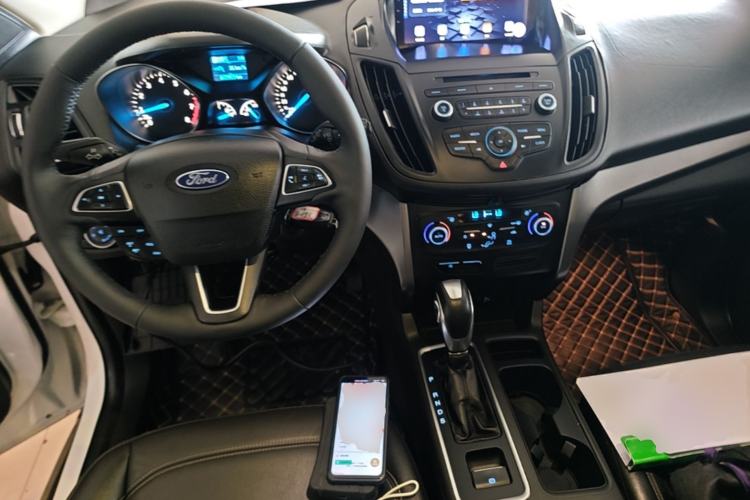 Used Ford Kuga 2018 EcoBoost 180 Two-Wheel-Drive Platinum Edition Center Console