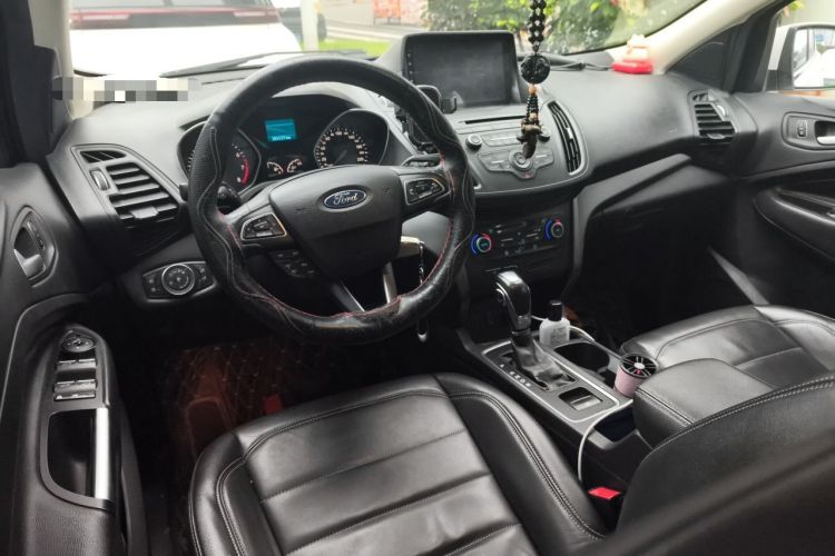 Used Ford Kuga 2018 EcoBoost 180 Two-Wheel-Drive Platinum Edition Center Console