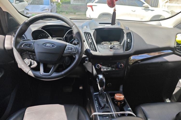 Used Ford Kuga 2018 EcoBoost 180 Two-Wheel-Drive Luxury Wing Edition Center Console