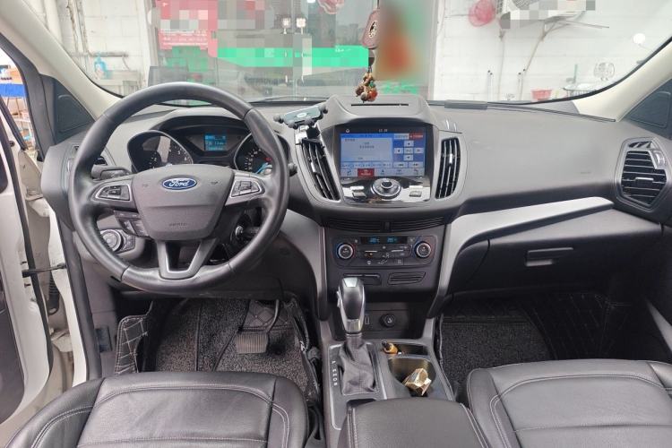 Used Ford Kuga 2018 EcoBoost 180 Two-Wheel-Drive Platinum Edition Center Console