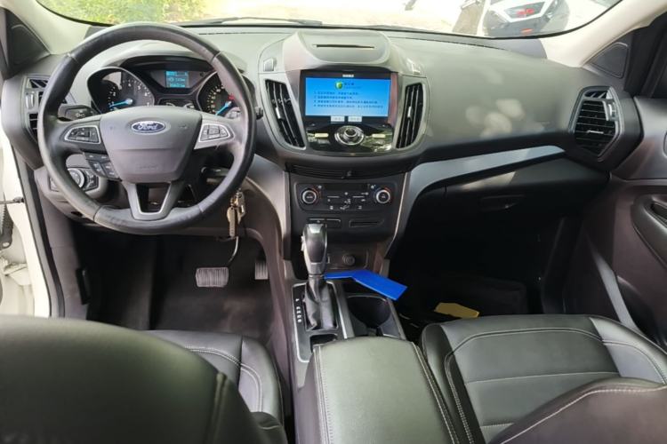 Used Ford Kuga 2018 EcoBoost 180 Two-Wheel-Drive Platinum Edition Center Console