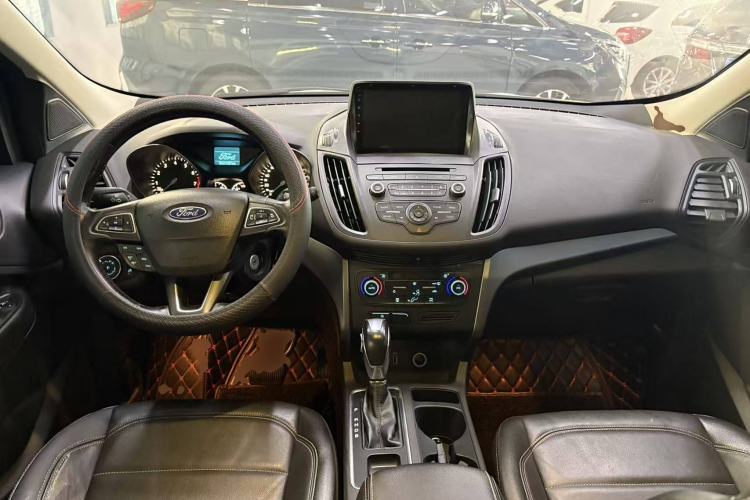 Used Ford Kuga 2018 EcoBoost 180 Two-Wheel-Drive Platinum Edition Center Console