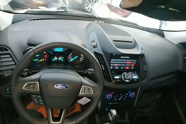 Used Ford Kuga 2018 EcoBoost 180 Two-Wheel-Drive Platinum Edition Center Console