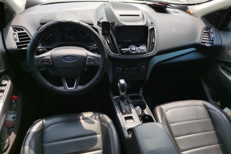 Used Ford Kuga 2018 EcoBoost 180 Two-Wheel-Drive Platinum Edition Center Console
