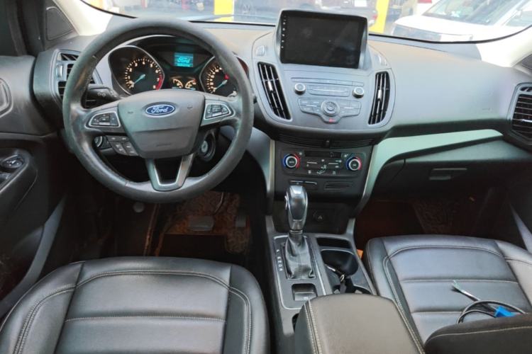 Used Ford Kuga 2018 Facelifted EcoBoost 180 Two-Wheel-Drive Platinum Wing Edition Center Console