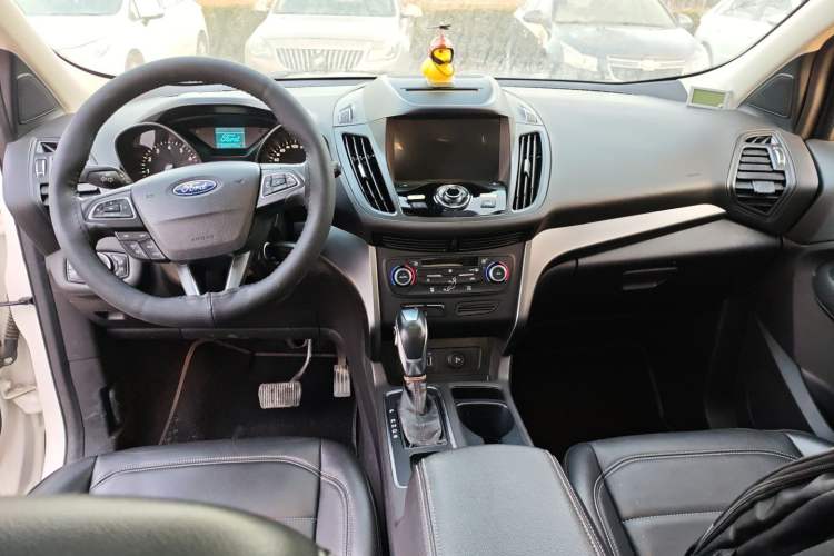 Used Ford Kuga 2018 EcoBoost 180 Two-Wheel-Drive Platinum Edition Center Console