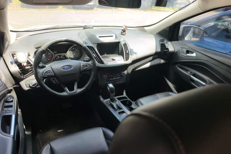 Used Ford Kuga 2018 EcoBoost 180 Two-Wheel-Drive Luxury Wing Edition Center Console