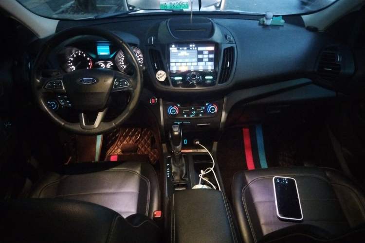 Used Ford Kuga 2018 EcoBoost 180 Two-Wheel-Drive Platinum Edition Center Console