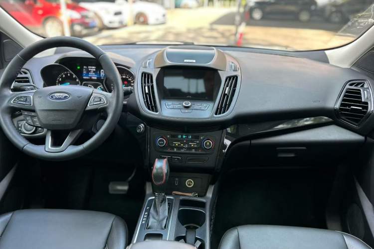 Used Ford Kuga 2018 Facelifted EcoBoost 180 Two-Wheel Drive Luxury Wing Edition Center Console