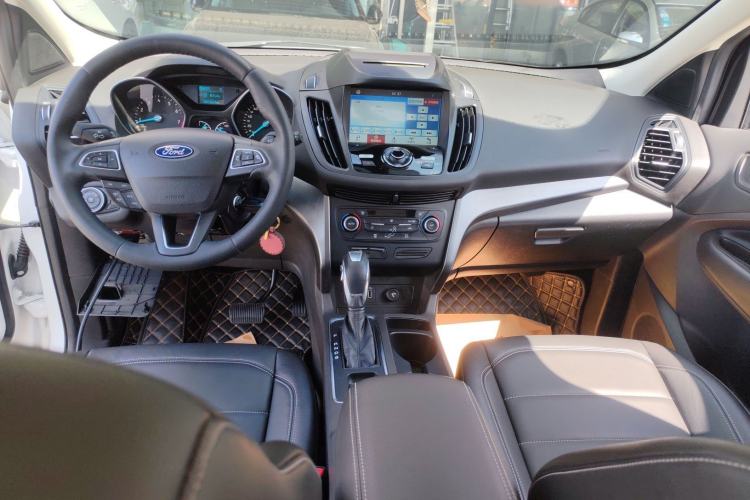 Used Ford Kuga 2018 EcoBoost 180 Two-Wheel-Drive Platinum Edition Center Console