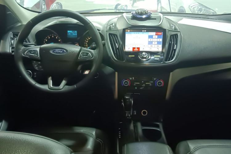 Used Ford Kuga 2018 EcoBoost 180 Two-Wheel-Drive Platinum Edition Center Console