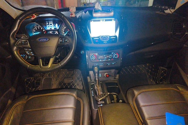 Used Ford Kuga 2018 EcoBoost 245 All-Wheel-Drive Sport Model Center Console