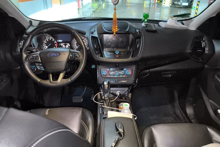 Used Ford Kuga 2018 Facelifted EcoBoost 180 Two-Wheel Drive Luxury Wing Edition Center Console