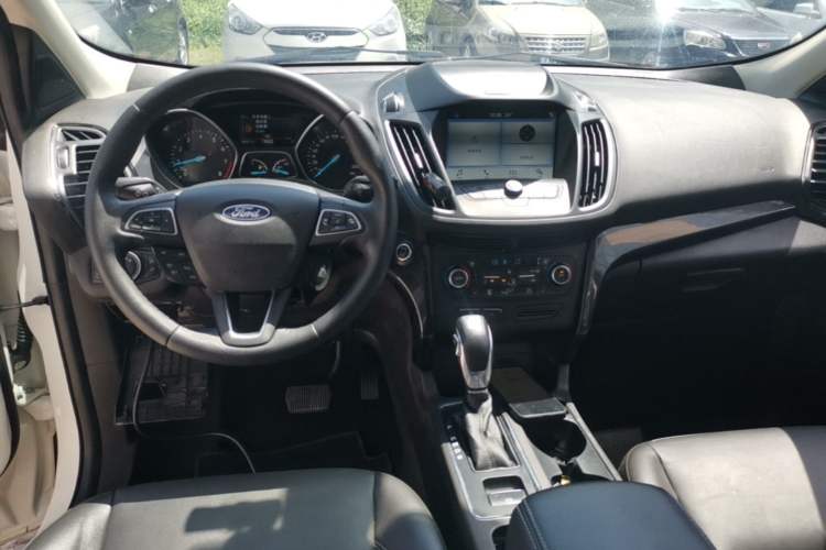 Used Ford Kuga 2018 Facelifted EcoBoost 180 Two-Wheel Drive Luxury Wing Edition Center Console