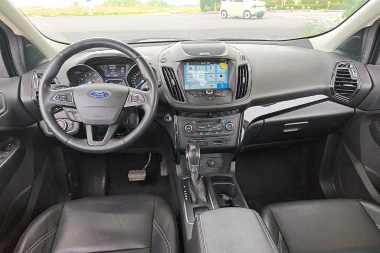 Used Ford Kuga 2018 Facelifted EcoBoost 180 Two-Wheel Drive Luxury Wing Edition Center Console