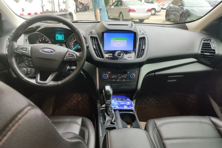 Used Ford Kuga 2018 Facelifted EcoBoost 180 Two-Wheel-Drive Platinum Wing Edition Center Console