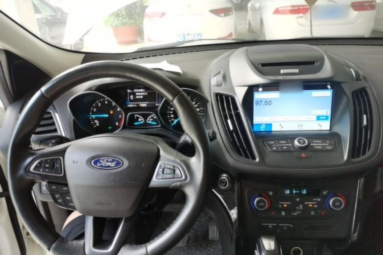 Used Ford Kuga 2018 EcoBoost 180 Two-Wheel-Drive Luxury Wing Edition Center Console