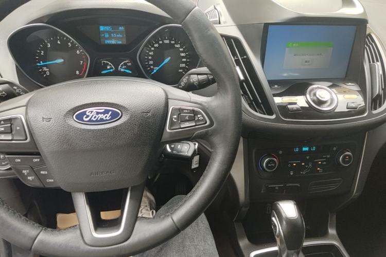 Used Ford Kuga 2018 Facelifted EcoBoost 180 Two-Wheel-Drive Platinum Wing Edition Center Console