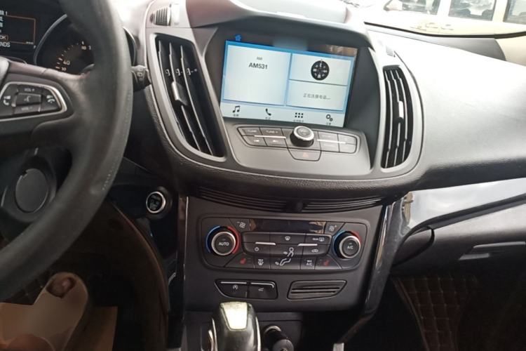 Used Ford Kuga 2018 Facelifted EcoBoost 180 Two-Wheel Drive Luxury Wing Edition Center Console