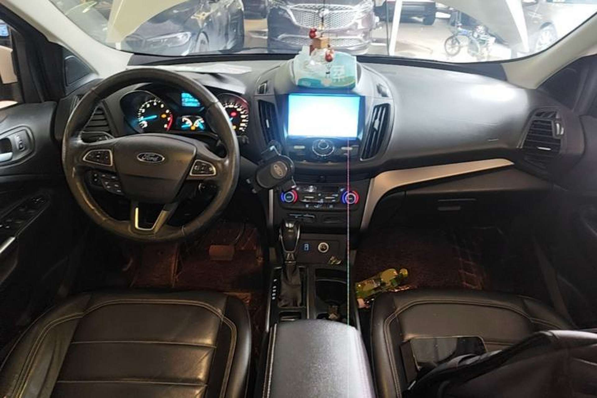 Used Ford Kuga 2018 EcoBoost 180 Two-Wheel-Drive Platinum Edition Center Console