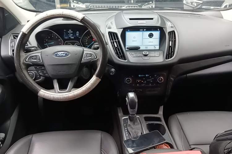 Used Ford Kuga 2018 EcoBoost 180 Two-Wheel-Drive Luxury Wing Edition Center Console