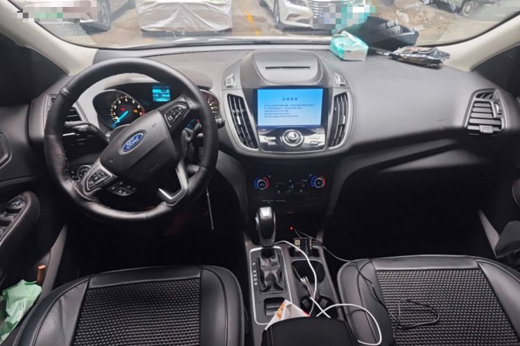 Used Ford Kuga 2018 EcoBoost 180 Two-Wheel-Drive Platinum Edition Center Console
