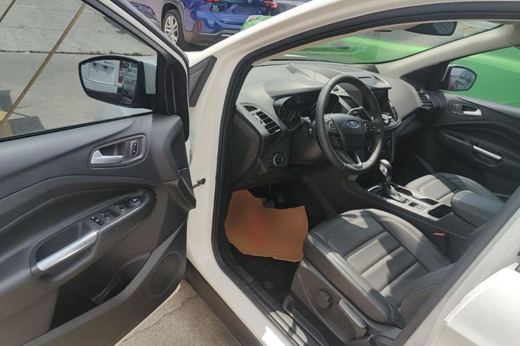Used Ford Kuga 2018 Facelifted EcoBoost 180 Two-Wheel-Drive Platinum Wing Edition Driver Seat