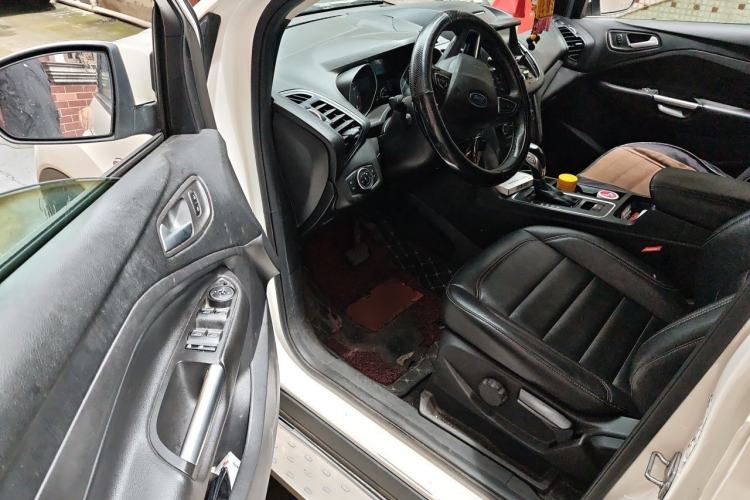 Used Ford Kuga 2018 Facelifted EcoBoost 180 Two-Wheel-Drive Platinum Wing Edition Driver Seat
