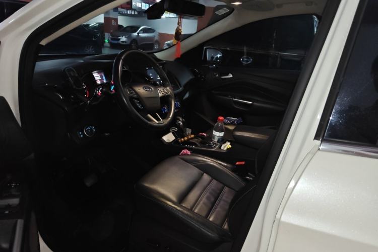 Used Ford Kuga 2018 EcoBoost 180 Two-Wheel-Drive Luxury Wing Edition Driver Seat