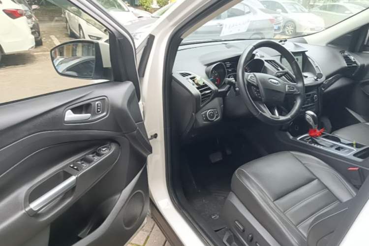 Used Ford Kuga 2018 Facelifted EcoBoost 180 Two-Wheel Drive Luxury Wing Edition Driver Seat