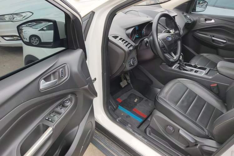 Used Ford Kuga 2018 EcoBoost 180 Two-Wheel-Drive Platinum Edition Driver Seat