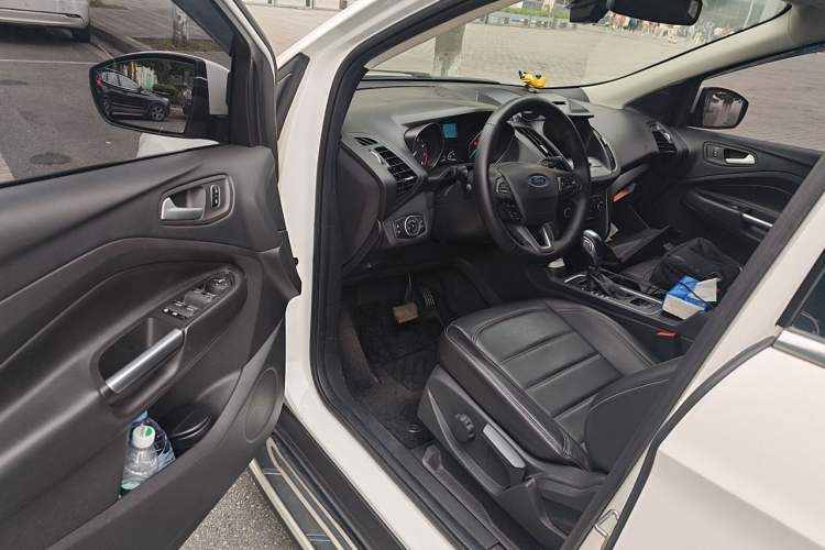 Used Ford Kuga 2018 EcoBoost 180 Two-Wheel-Drive Platinum Edition Driver Seat