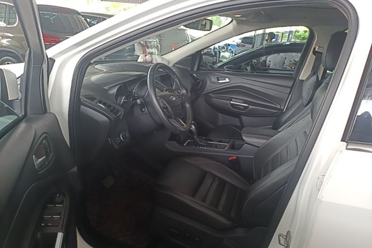 Used Ford Kuga 2018 EcoBoost 180 Two-Wheel-Drive Luxury Wing Edition Driver Seat