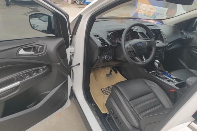 Used Ford Kuga 2018 EcoBoost 180 Two-Wheel-Drive Luxury Wing Edition Driver Seat